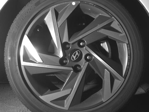 Used 2025 Hyundai Elantra SEL image 13