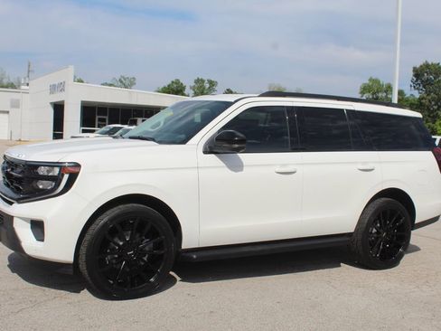 New 2026 Ford Expedition Active RWD image 3
