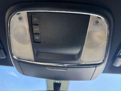 Used 2019 Dodge Charger SXT w/ Leather Interior Group RWD image 38