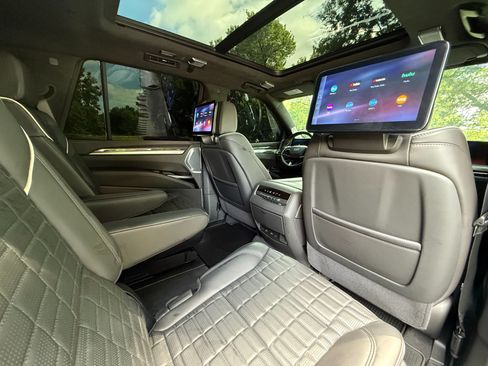 Used 2025 Cadillac Escalade V AWD/4WD image 32