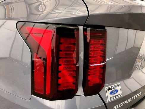 Used 2023 Kia Sorento LX AWD/4WD image 28