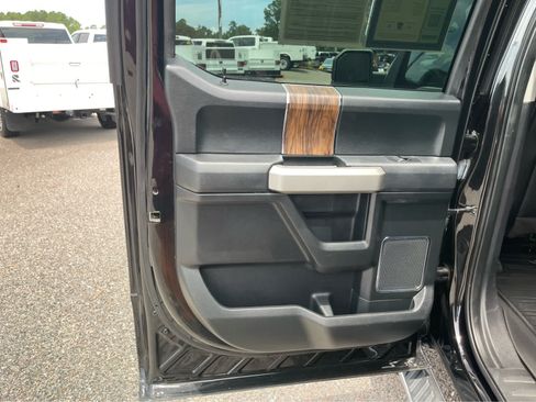 Used 2020 Ford F150 Lariat w/ Equipment Group 501A Mid AWD/4WD image 29