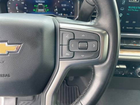 Used 2023 Chevrolet Silverado 1500 LT w/ Leather Package AWD/4WD image 11