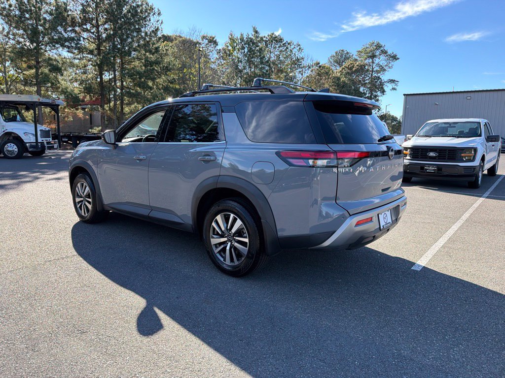 Used 2024 Nissan Pathfinder SL AWD/4WD image 7