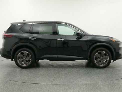 Used 2025 Nissan Rogue SV image 11