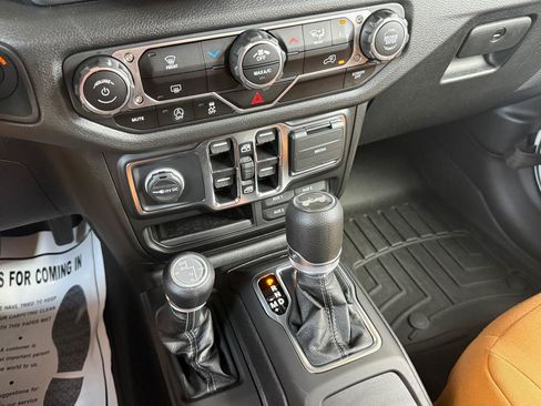 Used 2025 Jeep Wrangler Unlimited Sport AWD/4WD image 27