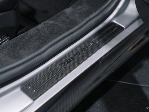 Used 2022 Ferrari SF90 Spider image 8