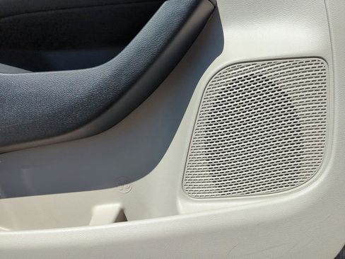 Used 2024 Chrysler Voyager LX image 27