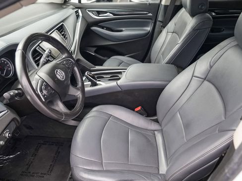 Used 2018 Buick Enclave Essence image 18