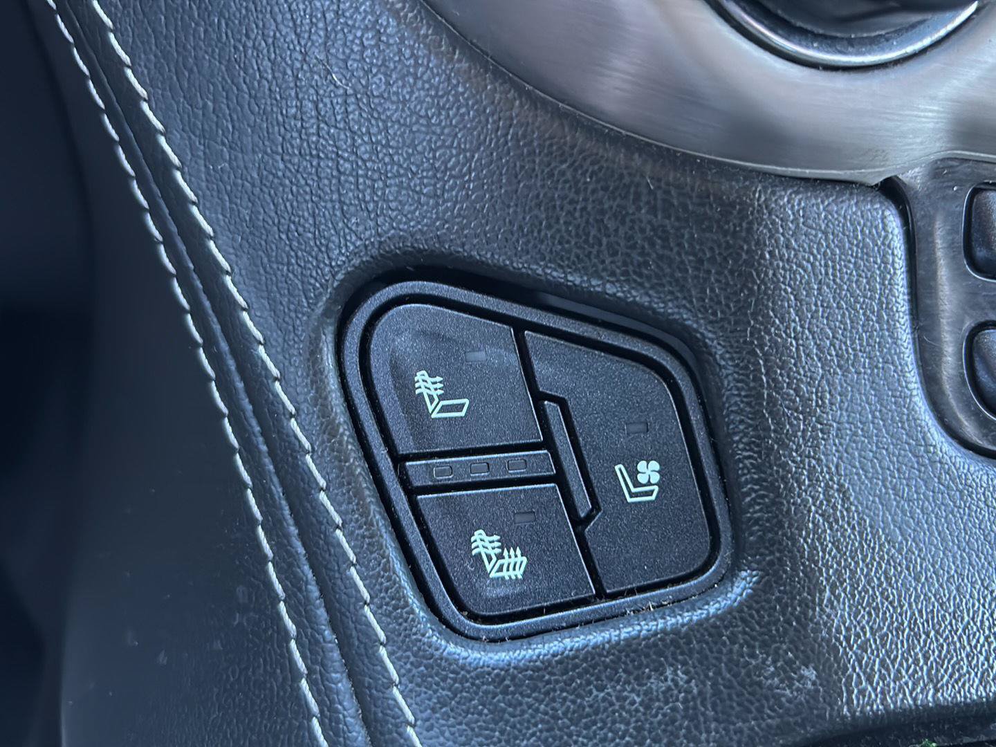 Used 2019 GMC Yukon Denali w/ Denali Ultimate Package AWD/4WD image 33