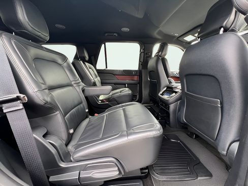 Used 2023 Lincoln Navigator 4WD image 32