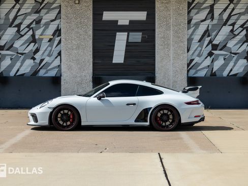 Used 2018 Porsche 911 GT3 w/ Sport Chrono Package RWD image 1