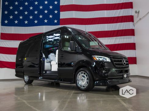 Used 2024 Mercedes-Benz Sprinter 3500 image 2