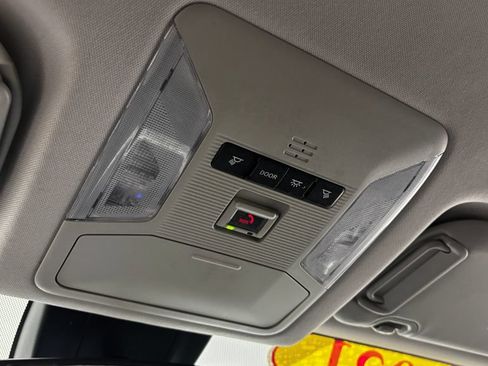 Used 2021 Toyota RAV4 XLE FWD image 25