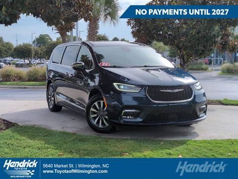 Used 2023 Chrysler Pacifica Limited FWD image 1
