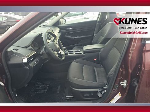 Used 2024 Nissan Altima 2.5 SV image 14