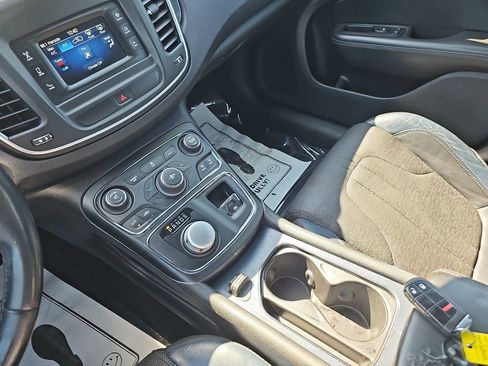 Used 2015 Chrysler 200 S FWD image 28