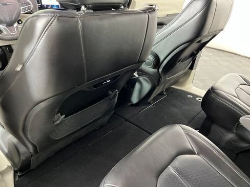 Used 2023 Chrysler Pacifica Touring-L FWD image 44