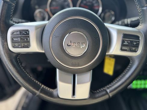 Used 2016 Jeep Wrangler Unlimited Rubicon AWD/4WD image 11