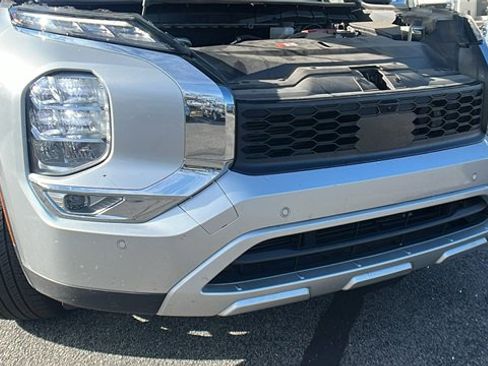 Used 2024 Mitsubishi Outlander SE image 11