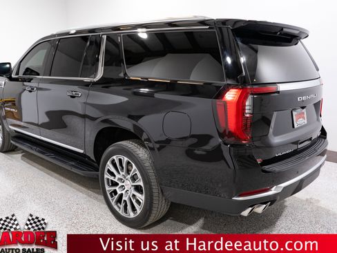 Used 2025 GMC Yukon XL Denali RWD image 3