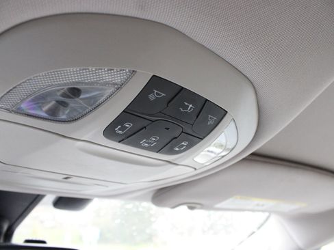 Used 2017 Chrysler Pacifica Touring-L image 46