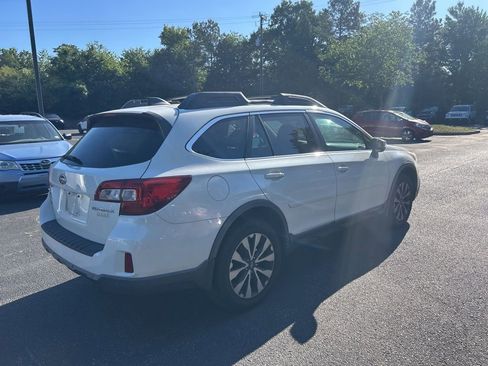 Used 2017 Subaru Outback 2.5i Limited AWD/4WD image 3