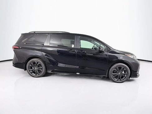 New 2026 Toyota Sienna XSE FWD image 10
