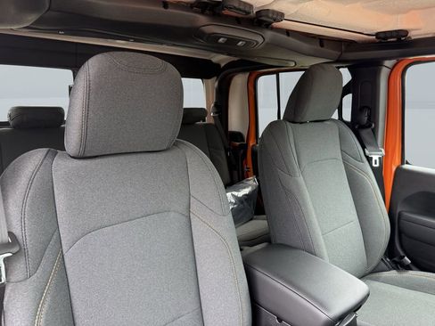 New 2025 Jeep Gladiator Sport image 19