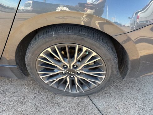 Used 2023 Kia Forte GT-Line w/ GT-Line Premium Package image 11