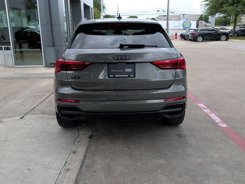 Used 2023 Audi Q3 2.0T Premium w/ Black Optic Sport Package image 9