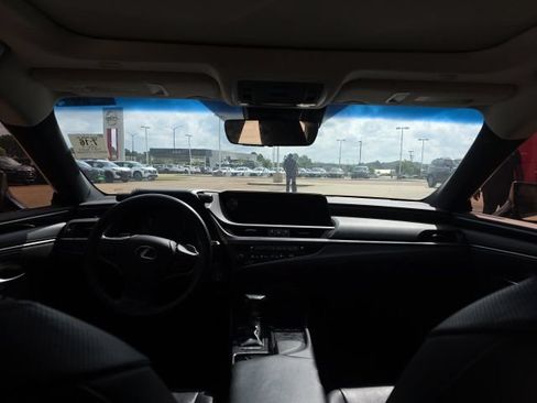 Used 2020 Lexus ES 350 w/ Premium Package FWD image 12