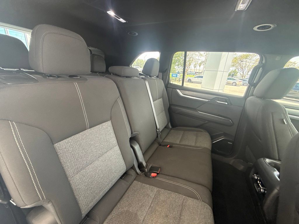 Used 2025 GMC Acadia Elevation FWD image 38