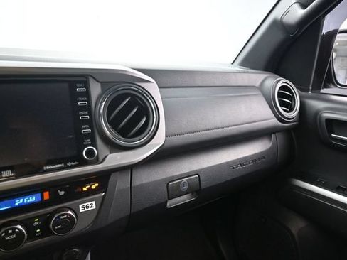 Used 2022 Toyota Tacoma Limited AWD/4WD image 18