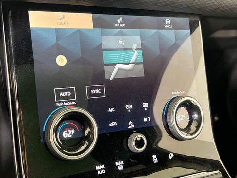 Used 2021 Land Rover Range Rover Velar R-Dynamic S image 16