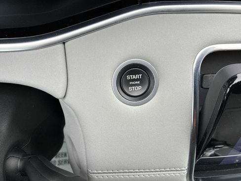 Used 2020 Land Rover Range Rover Evoque SE image 16