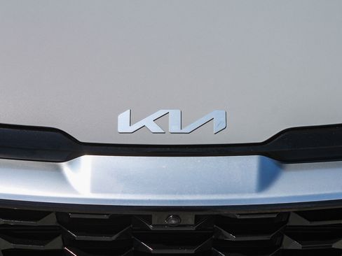 Used 2023 Kia Sportage SX image 6