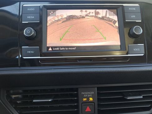 Used 2024 Volkswagen Jetta SE image 11