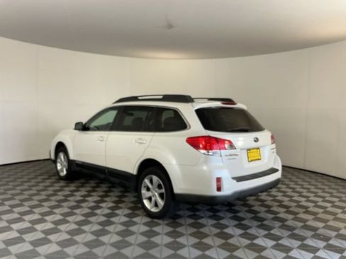 Used 2013 Subaru Outback 2.5i Premium AWD/4WD image 7