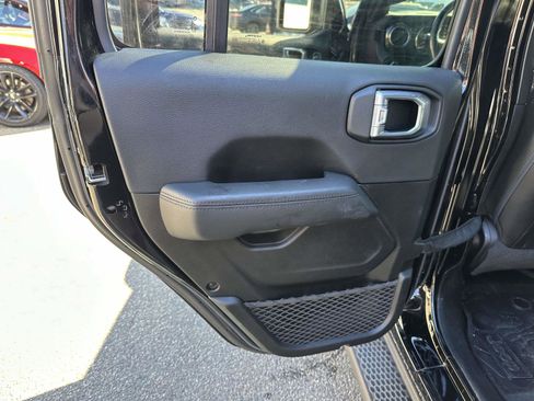 Used 2021 Jeep Wrangler Unlimited Sahara image 18