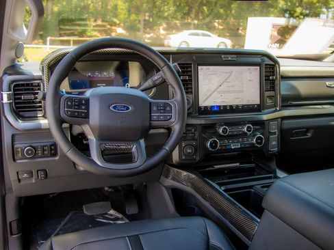New 2025 Ford F250 Lariat w/ Lariat Ultimate Package image 35