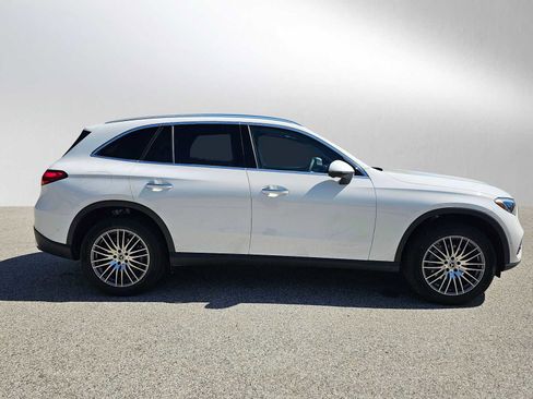 New 2026 Mercedes-Benz GLC 300 4MATIC image 2