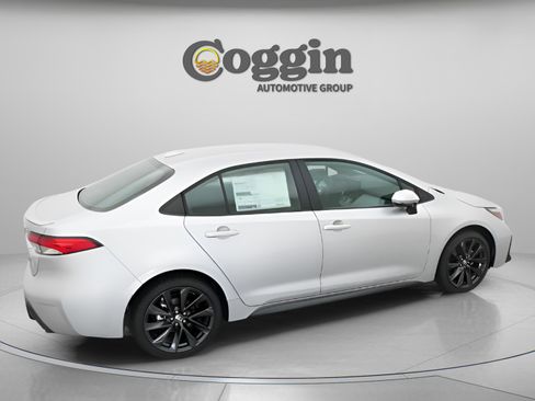 Used 2025 Toyota Corolla SE FWD image 19
