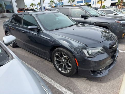 Used 2018 Chrysler 300 S w/ 300S Premium Group image 5