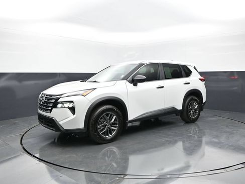 Certified 2025 Nissan Rogue S FWD image 10