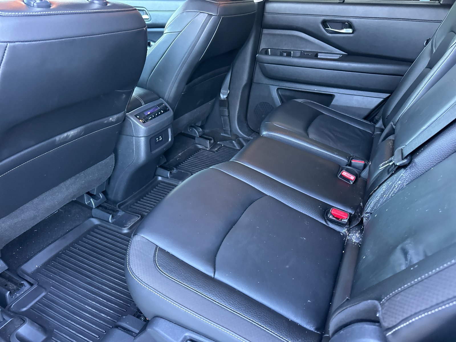 Used 2024 Nissan Pathfinder SL AWD/4WD image 11