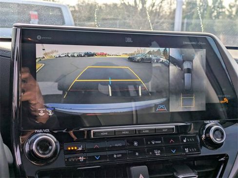 Used 2022 Toyota Highlander Limited image 24