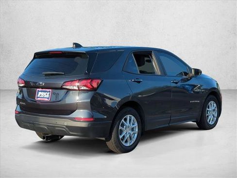 Used 2022 Chevrolet Equinox LS w/ Driver Confidence II Package FWD image 5