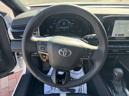 Used 2025 Toyota Camry SE w/ Convenience Package FWD image 15