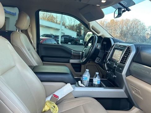 Used 2017 Ford F250 Lariat w/ Chrome Package image 18